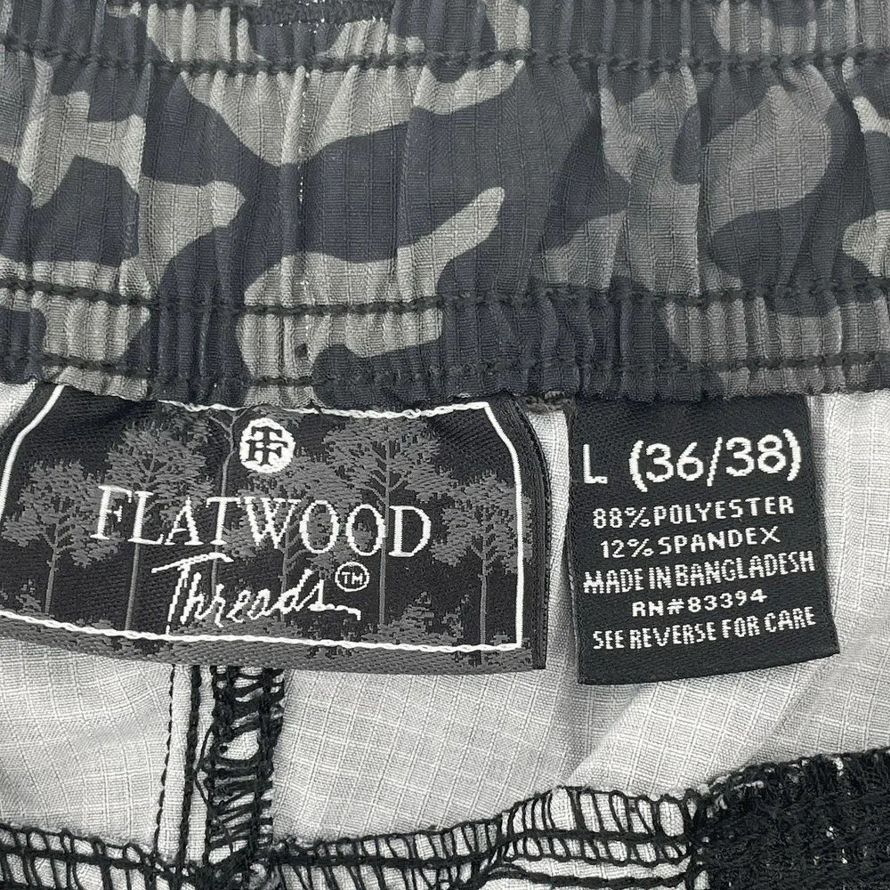 Flatwood Threads Men's L Black Camo Cargo Shorts 6 Pocket Stretch Lightweight